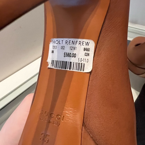 AUTHENTIC GUCCI PUMPS only worn once on carpet. Size 35 (5) - Picture 3 of 4